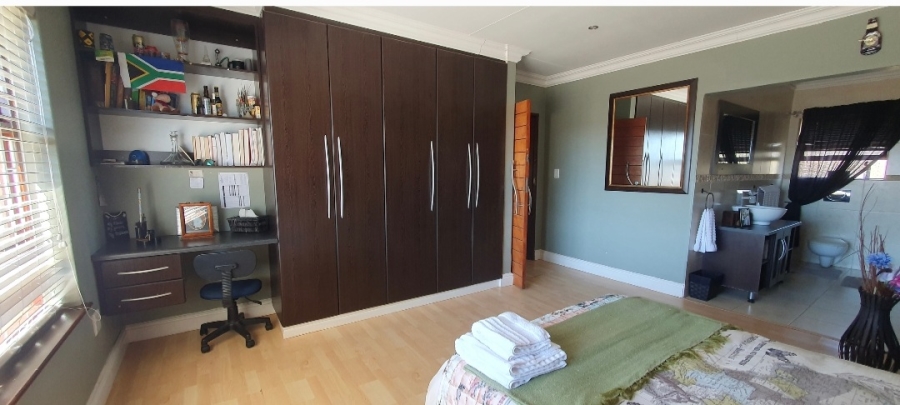 4 Bedroom Property for Sale in Strelitzia Park Eastern Cape